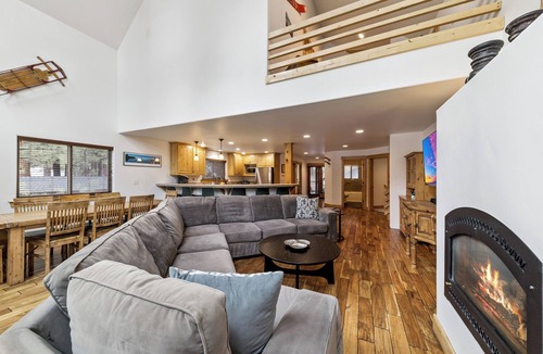 Sierra Tract Ski Chalet | Serene Creekside Chalet: Hot Tub, Games, BBQ
