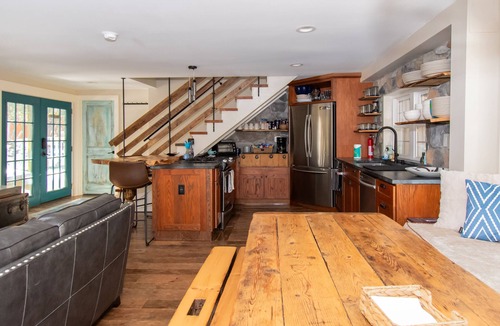 Munnsville House | Serene Creekside Escape: Your perfect Hideout Year-Round