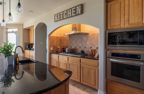 Thrall House | Serene Custom 4-bedroom house on 150 acres in charming Thrall