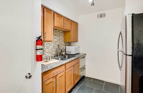 Knox - Henderson Condo | Serene Dallas Condo w/Pool - Walkable Location!