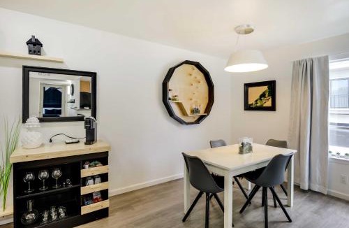 Knox - Henderson Apartment | Serene Dallas Condo with Pool - Walkable Location!
