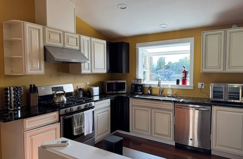 Hillsboro Apartment | Serene Deck & Gazebo Loft