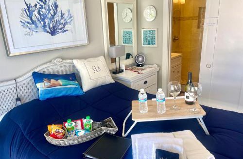 Del Mar Heights House | Serene Del Mar Beach Private Entrance 1 Bd 1 BA Suite