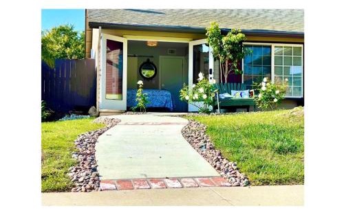 Del Mar Heights House | Serene Del Mar Beach Private Entrance 1 Bd 1 BA Suite