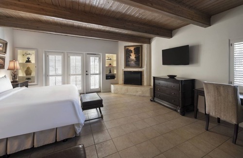 Borrego Springs Hotel | Serene Desert Escape in Spacious Rooms, Perfect for Yoga & Spa Lovers