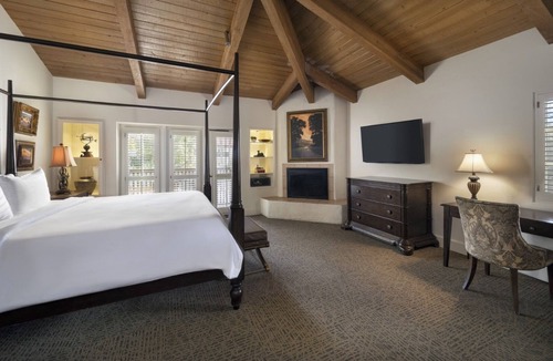 Borrego Springs Hotel | Serene Desert Escape in Spacious Rooms, Perfect for Yoga & Spa Lovers