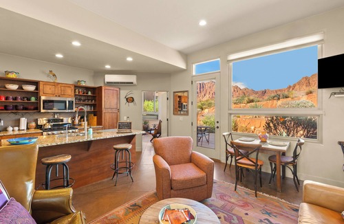 Kayenta Cottage | "SERENE DESERT GETAWAY" La Casa Coyote, Kayenta Art Village W/Views of Red Rock