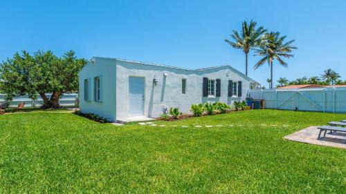 Southside Villa | Serene El Cid Retreat