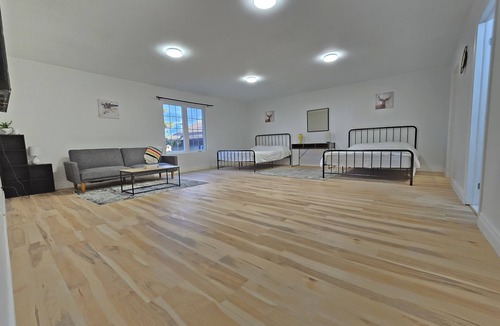 Waverly Beach House | Serene Escape:Niagara Region Getaway Near Beach