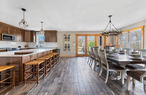 Ellenville House | Serene escape with private lake