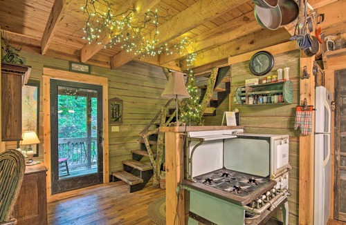 Chatsworth Cabin | Serene 'Falls View' Cabin w/ Grill & Views!