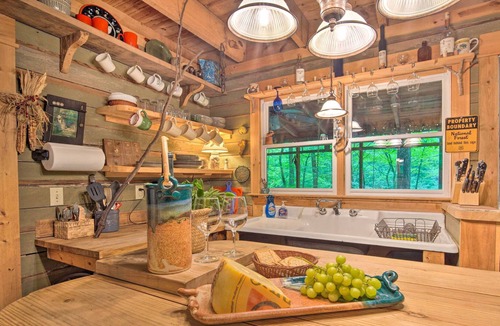 Chatsworth Cabin | Serene 'Falls View' Cabin w/ Grill & Views!