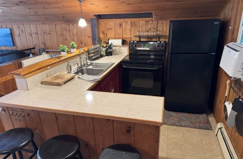 Eidelweiss Village Ski Chalet | Serene Forest Chalet - Beaches | Kayaks | Bikes