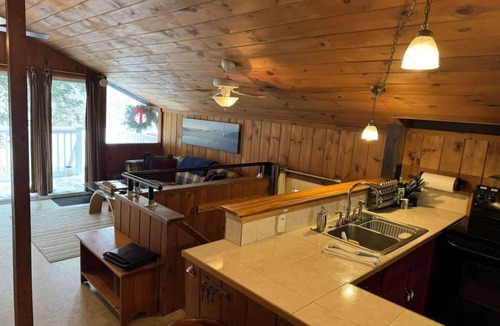 Eidelweiss Village Ski Chalet | Serene Forest Chalet - Beaches | Kayaks | Bikes