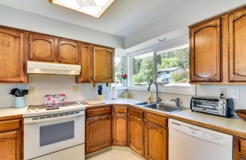 Forest Grove House | Serene Forest Grove Home with Deck and Stunning Views!