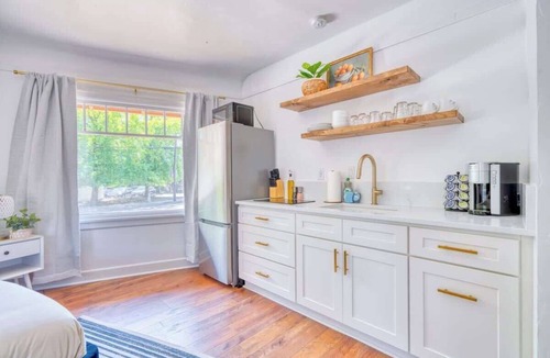 Ashcreek Apartment | Serene Forest Studio - Walk to Multnomah Village