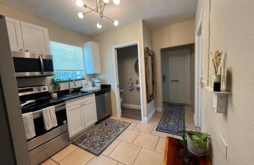 Irvine Industrial Complex-East Apartment | Serene Garden Home