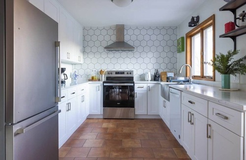 Callicoon House | Serene Haven: Nature, Deck, Views & Fireside Fun