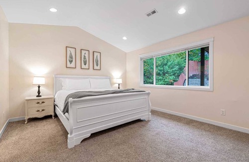 Kent House | Serene Haven On SE 101st Pl