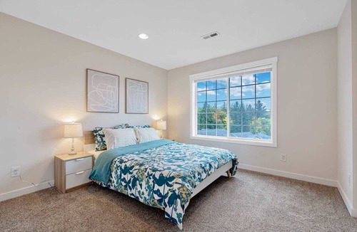 Kent House | Serene Haven On SE 101st Pl