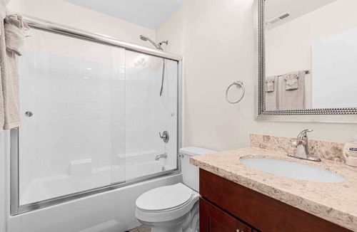 Kent House | Serene Haven On SE 101st Pl