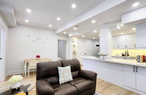Glen Abbey Apartment | Serene High-celling Retreat
