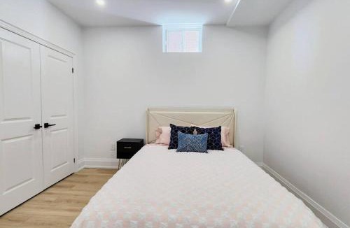 Glen Abbey Apartment | Serene High-celling Retreat