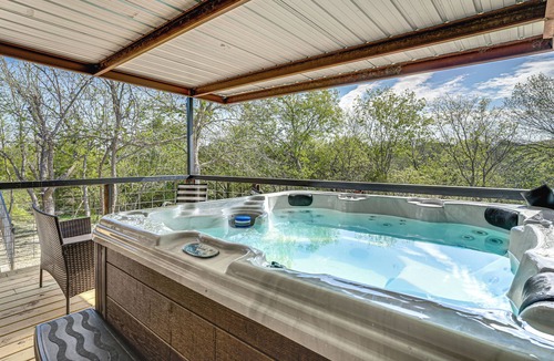 Hudson Oaks House | Serene Hilltop Hideaway: 7 Mi to Weatherford!