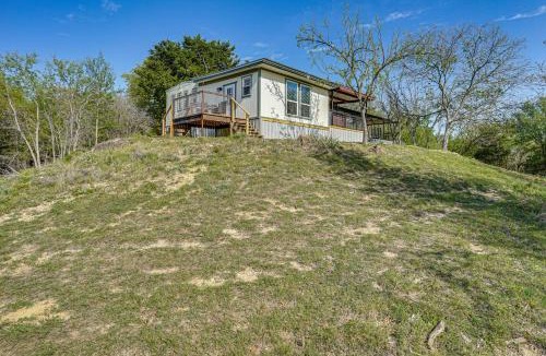 Hudson Oaks House | Serene Hilltop Hideaway: 7 Mi to Weatherford!