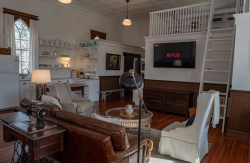 Goode House | Serene History-Soaked Retreat | VA Countryside