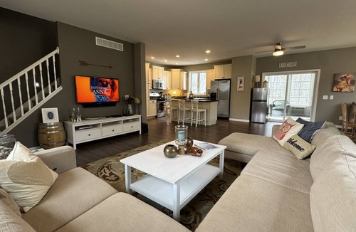Union Pier House | Serene home heated pool fire pit scrnd porch hot tub