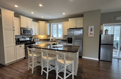 Union Pier House | Serene home heated pool fire pit scrnd porch hot tub