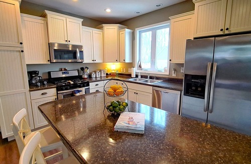 Union Pier House | Serene home heated pool fire pit scrnd porch hot tub