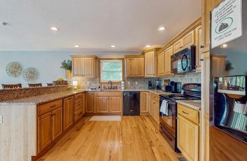 Caryville House | Serene Home Sleeps 14 Dock Waterslide Near Marina
