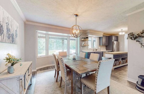 Three Oaks House | Serene Home with Fire pit, Gas Grill, WIFI & Close to Beach