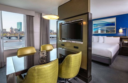 East Cambridge Hotel | Serene Hotel w/Indoor Pool and ArtBar Dining Near Harvard