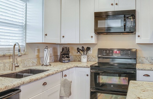 Stanislaus County Cottage | Serene Hughson Vacation Rental w/Shared Pool