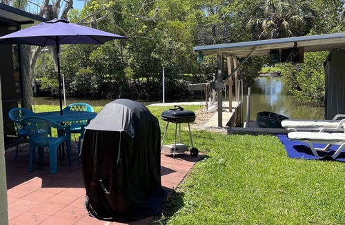 Palmetto Cottage | Serene Island Cottage Waterfront Haven-pet friendly.