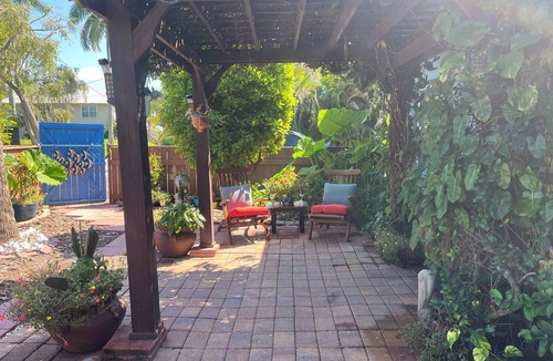 Palmetto Cottage | Serene Island Cottage Waterfront Haven-pet friendly.