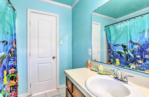 Galveston Cottage | Serene Jamaica Beach Retreat: Steps to Shore!
