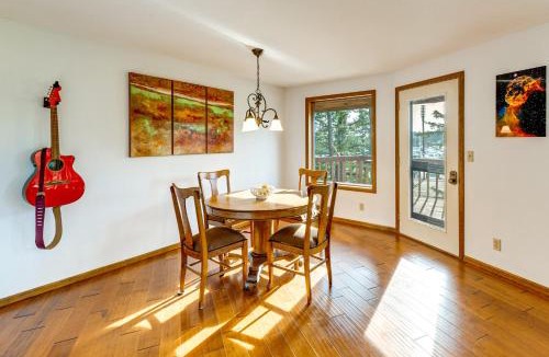 La Conner House | Serene La Conner Retreat with Fireplace and Deck!