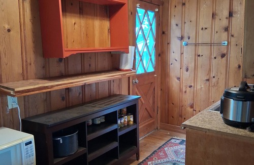 Gordon Cottage | Serene lake front cabin set on bluff overlooking Palo Pinto lake.