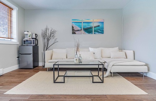 Lakeview Apartment | serene lake guesthouse in city