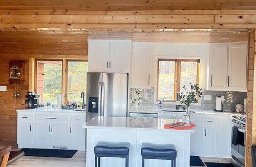 Hayward House | Serene Lake House