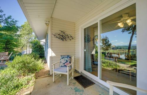 Lake Junaluska Apartment | Serene Lake Junaluska Gem: Deck & Mountain Views
