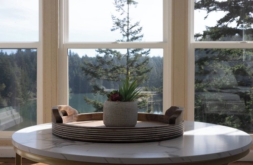 Barview House | Serene Lake View Retreat