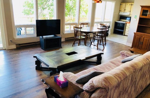 Roseneath Cottage | Serene LakeFront Cottage
