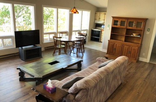 Roseneath Cottage | Serene LakeFront Cottage