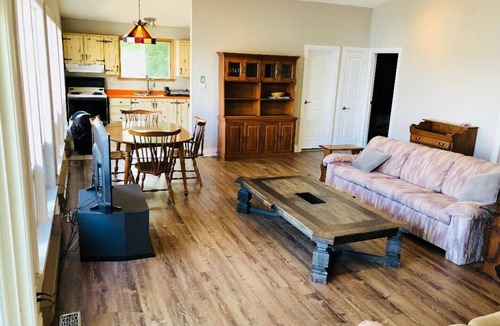 Roseneath Cottage | Serene LakeFront Cottage