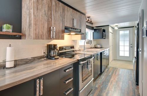 Riviere-Rouge Ski Chalet | Serene Lakefront Cottage Escape